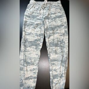 Athleta Farallon Cotton Fog Camo Joggers Size Small EUC